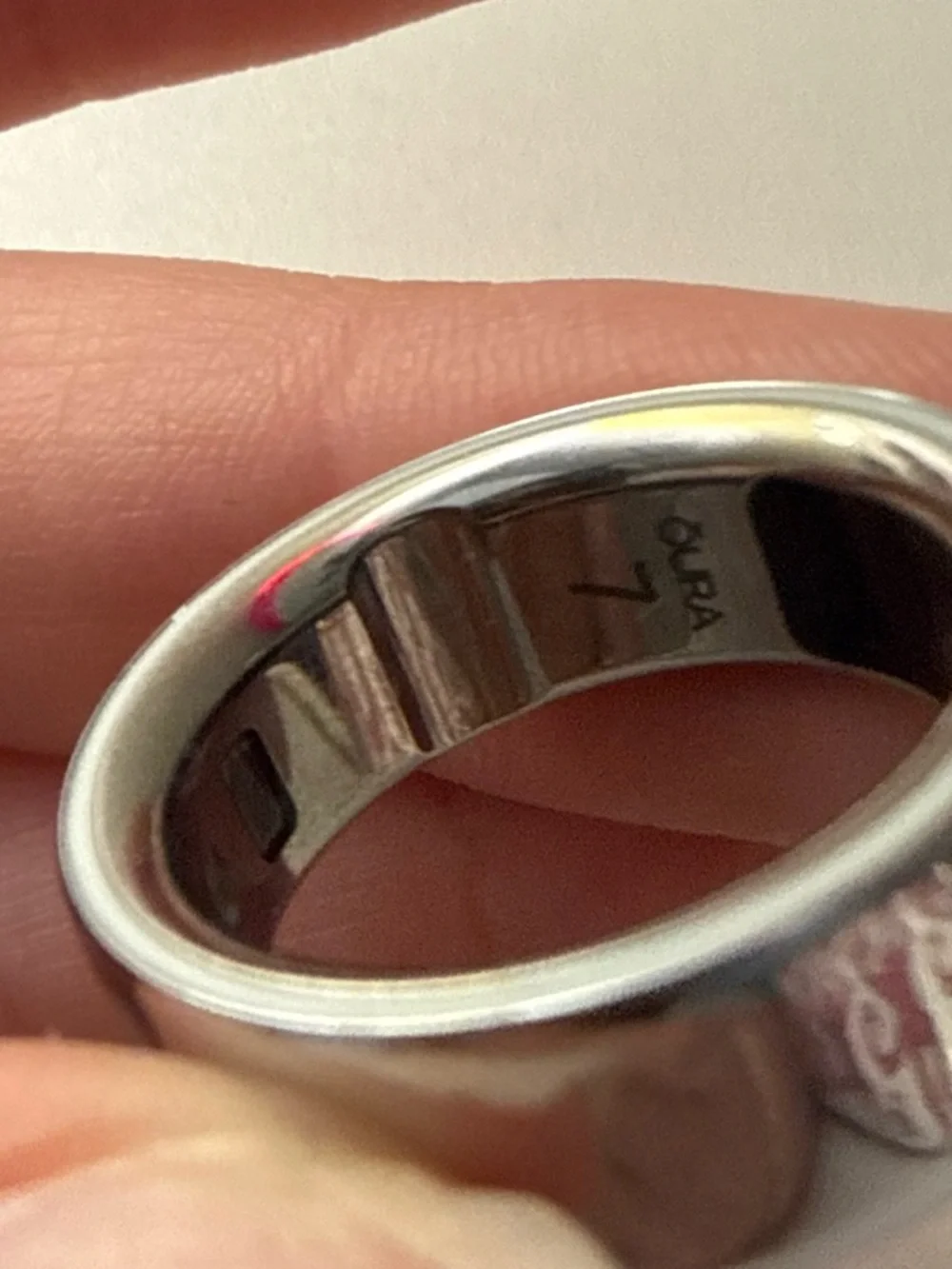 Oura ring gen 4 size 7 brand new, dose not come with charger.
